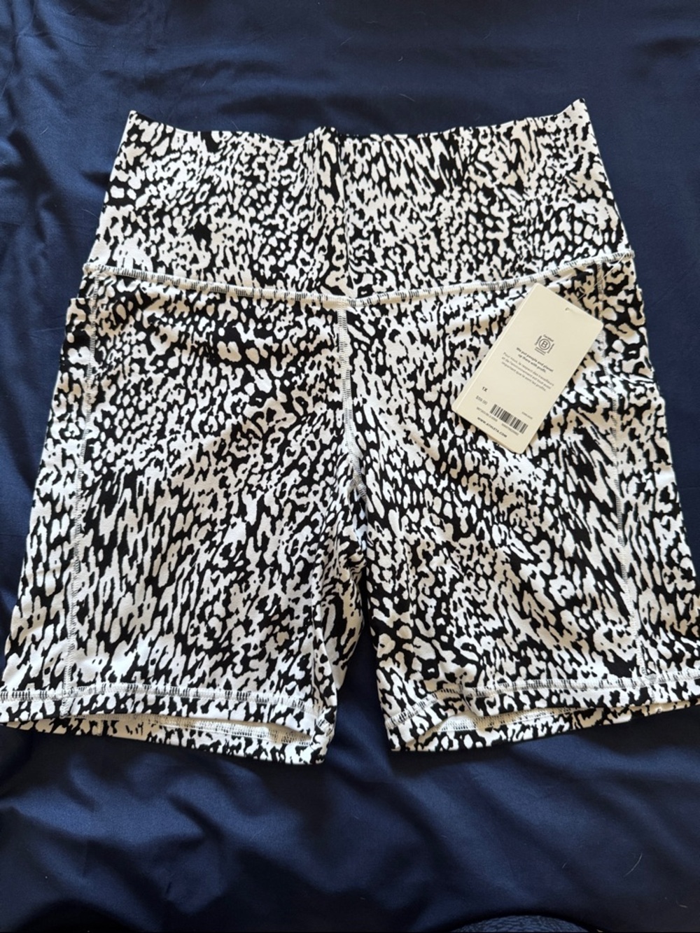 Athleta Salutation Stash Pocket II 7 inch high Rise Bike Shorts